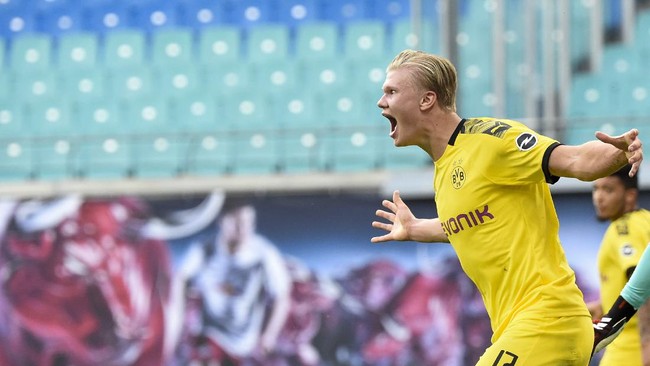 Manchester United dan Erling Braut Haaland masih terus menjalin komunikasi setelah bomber Norwegia itu pindah k e Borussia Dortmund.