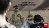 hari pertama CFD dibuka Warga melakukan rapid test dan swab di kawasan jalan Sudirman, Jakarta Pusat. Minggu (21/6/2020). CNN Indonesia/Andry Novelino
