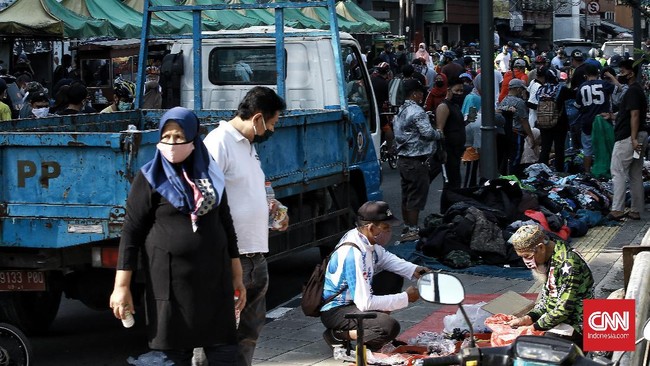 Kegiatan hari bebas kendaraan bermotor atau car free day (CFD) di Jakarta kembali dibuka. Minggu (21/6/2020). Pembukaan kembali CFD ini diiringi dengan sejumlah protokol kesehatan. CNN Indonesia/Andry Novelino