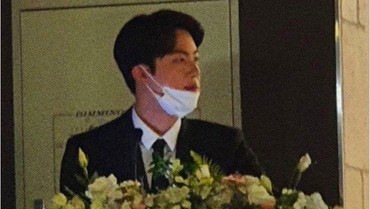 img-title Wow, Jin BTS Si Pria Tampan Sedunia Jadi MC di Pernikahan Sahabat Lama