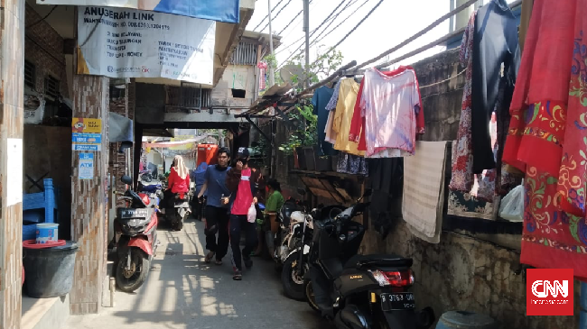 Permukiman padat penduduk dan zona merah penyebaran Covid-19 di RW 17, Penjaringan, Jakarta Utara