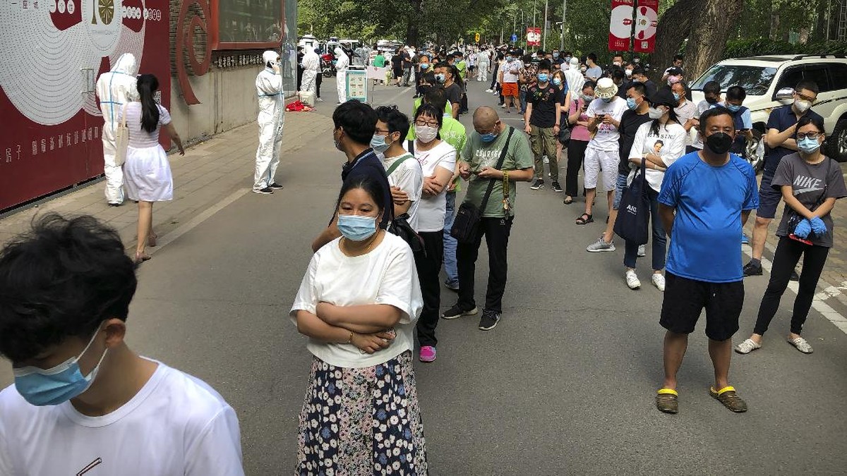 FOTO: Menengok Tes Massal Covid-19 di Beijing
