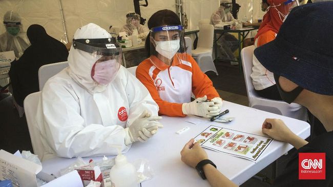 Penelitian tahap awal menemukan kadar gula darah tinggi berpotensi memperparah infeksi Covid-19. Karena itu penting untuk mengelola kadar gula darah pasien.