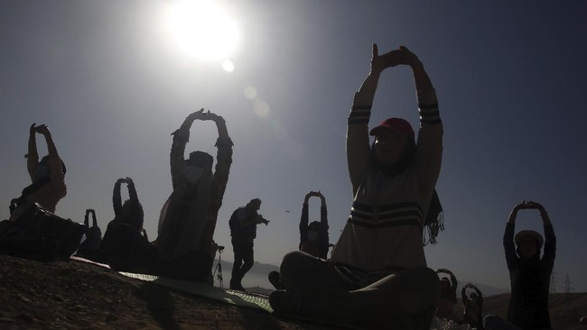 FOTO: Damai Hari Yoga Internasional di Tengah Pandemi