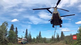 VIDEO: Bus 'Into The Wild' Dipindahkan dari Hutan Alaska