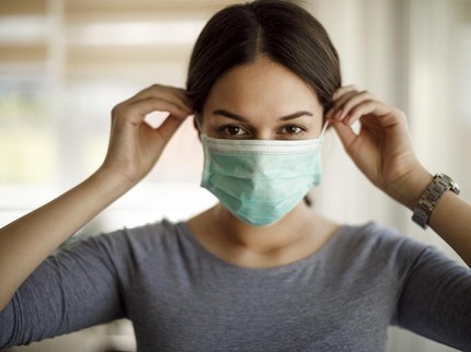 Bunda Jerawatan karena Pakai Masker Tiap Hari? Begini Solusinya