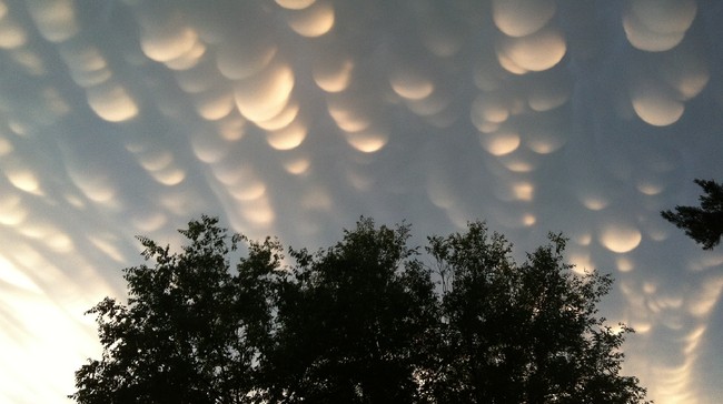 awan mammtus