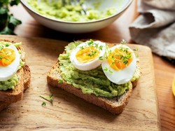 7 Makanan Tinggi Protein Rendah Lemak yang Cocok untuk Diet