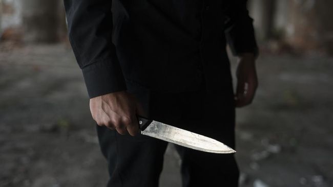 Polisi berencana meminta keterangan pemuda yang mengancam seorang imam masjid di Depok dengan sebilah pisau.