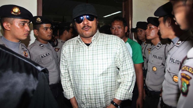 Terdakwa kasus pembunuhan bos PT Sanex Steel Tan Hari Tantono alias Ayung, John Kei mengikuti sidang dengan agenda pembacaan tuntutan di Pengadilan Negeri Jakarta Pusat, Selasa 412. John Kei dituntut 14 tahun penjara oleh Jaksa Penuntut Umum JPU, sementar
