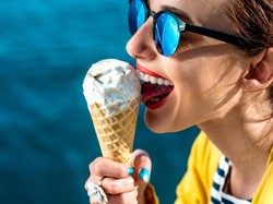 Nikmati Lembut Dingin Es Krim dan Dapatkan 5 Khasiat Sehat Ini