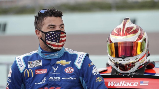 Bubba Wallace waits for the start of a NASCAR Cup Series auto race Sunday, June 14, 2020, in Homestead, Fla. (AP Photo/Wilfredo Lee)