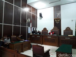 Polda Metro Tak Hadir, Sidang Praperadilan Ravio Patra Ditunda