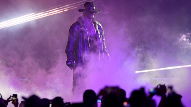World Wrestling Entertainment star The Undertaker makes his way to the ring during a match at the World Wrestling Entertainment (WWE) Super Showdown event in the Saudi Red Sea port city of Jeddah late on January 7, 2019. (Photo by Amer HILABI / AFP)