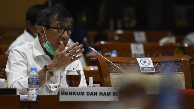 Menkumham Yasonna Laoly menyebut Jokowi memberi ada sejumlah hal dari Jokowi yang patut dijadikan pertimbangan dalam RUU MK.