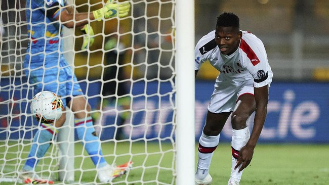 AC Milan's Rafael Leao scores his side's fourth goal during the Serie A soccer match between Lecce and AC Milan, at the Via del Mare stadium in Lecce, Italy, Monday, June 22, 2020. (Spada/LaPresse via AP)