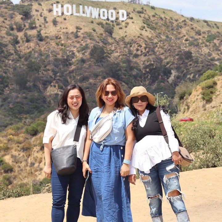 <p>Bersama kedua temannya, Anggi terlihat menikmati liburannya di Amerika Serikat. (Foto: Instagram @anggikdmn)</p>