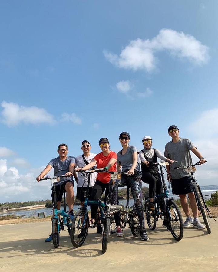 7 Potret Mantan Istri Tora Sudiro, Hobi Traveling & Makin Cantik - Foto 3