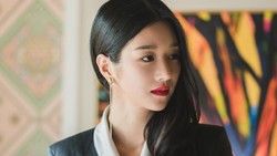 7 Busana Mewah & Mahal Seo Ye Ji di Drakor 'It's Okay to Not Be Okay'