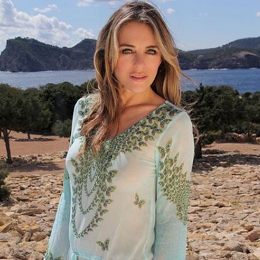 Eks Pacar Tewas Bunuh Diri, Aktris Elizabeth Hurley Malah Foto Seksi