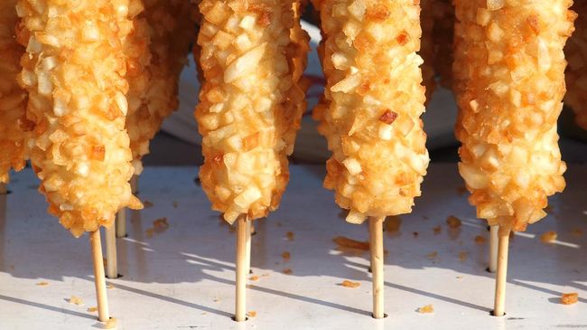A fast food stand sells chunky corn dogs