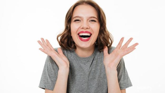 Ingin Gigi Putih Memesona? Coba Lakukan dengan Cara Alami Ini