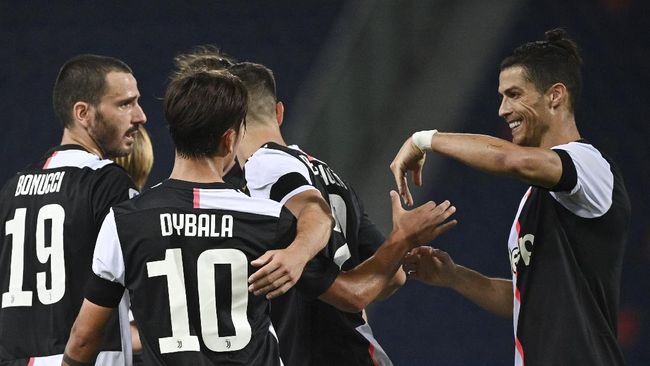 Juventus' Paulo Dybala, no. 10, celebrates scoring with teammate Cristiano Ronaldo, right, and teammates during the Serie A soccer match between Bologna FC and Juventus FC at Stadio Renato Dall'Ara stadium in Bologna, Monday June 22, 2020. (Massimo Paolone/LaPresse via AP)