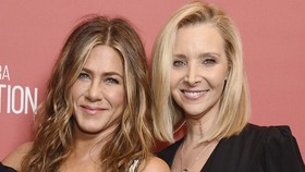 Jennifer Aniston-Lisa Kudrow Kenang kala Bersama di Friends