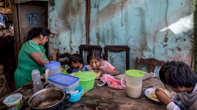 Kasus kelaparan akibat pandemi virus corona (Covid-19) dilaporkan menyebabkan sepuluh ribu kematian anak dalam satu bulan terakhir.