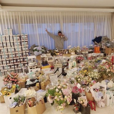 Lee Min Ho Kebanjiran Kado dan Kue di Ulang Tahun ke-34