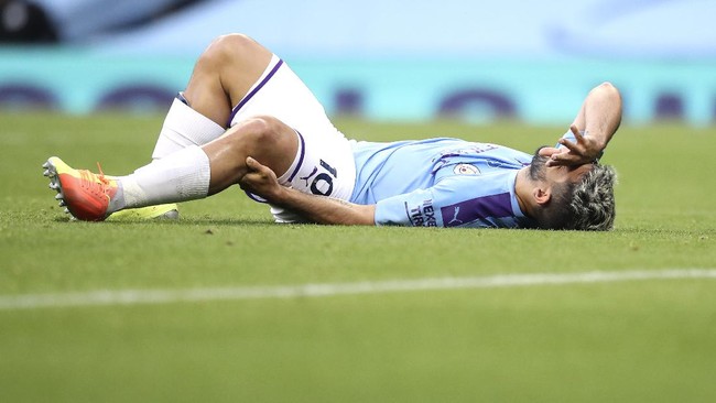 Manchester City's Sergio Aguero reacts as he lies on the pitch injured during the English Premier League soccer match between Manchester City and Burnley at Etihad Stadium, in Manchester, England, Monday, June 22, 2020. (AP Photo/Martin Rickett,Pool)