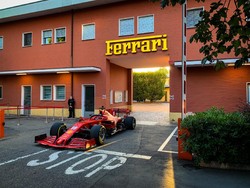 Ketika Mobil Formula 1 Ngebut di Jalan Raya