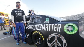 FOTO: Teror Jerat Usai Bubba Wallace Usung Black Lives Matter