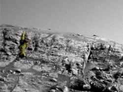Penggila Konspirasi Kekeuh Alien Bikin Patung Prajurit di Mars