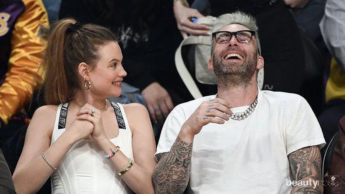 Punya Selisih Umur yang Jauh, Pasangan Selebriti Hollywood Ini Berhasil Mempertahankan Hubungan