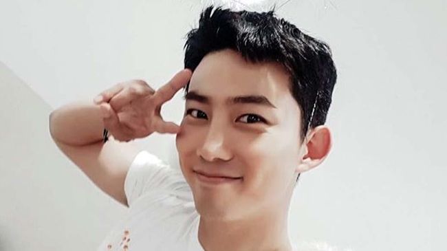 Song Joong-ki dan Jeon Yeo-bin kompak memuji akting Taecyeon 2PM yang berhasil membawa keceriaan di lokasi syuting drama Vincenzo.