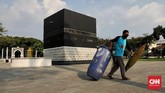 TAK ADA CALON JAMAAH HAJI DI ASRAMA HAJI PONDOK GEDE TAHUN INI Areal Yang biasa digunakan untuk manasik Haji bagi jamaah haji sebelum berangkat ke tanah suci. Pemerintah Indonesia membatalkan pemberangkatan jamaah haji ke tanah suci tahun 2020 ini akibat pandemi corona. CNN Indonesia/Safir Makki