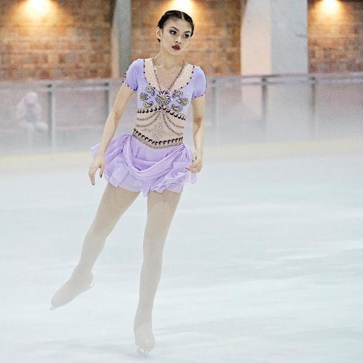 <p>Sasikirana enggak cuma cantik, tapi juga jago ice skating. Ia adalah atlet ice skating yang kerap mengikuti ajang dari tingkat nasional, hingga internasional. (Foto: Instagram @sasiasmara)</p>