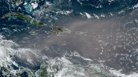 Awan Debu Raksasa dari Gurun Sahara Dilaporkan Mengarah ke AS