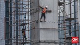 BAYANG-BAYANG RESESI INDONESIA Pekerja menyelesaikan proyek LRT di kawasan Kuningan, Jakarta, Rabu, 24 Juni 2020. Bila laju perekonomian mencapai minus, maka sudah dapat dipastikan Indonesia mengalami resesi ekonomi. CNNIndonesia/Safir Makki