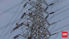SUTET PLN di Jaksel Tersambar Petir Selasa Sore