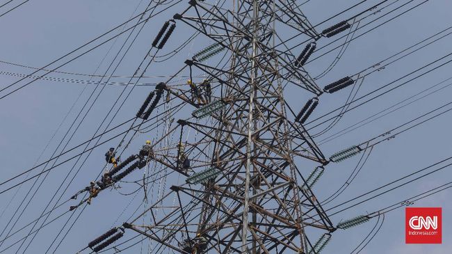 Jokowi dan Erick Thohir Digugat Gara-gara Bangun Tiang Sutet Presiden Jokowi, Menteri BUMN Erick Thohir, dan PLN digugat karena pembangunan tiang sutet atau saluran listrik dari Cikupa ke Balaraja, Tangerang.