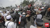 Demo Tolak RUU HIP Massa pengunjuk rasa tolak Rancangan Undang-Undang Haluan Ideologi Pancasila (RUU HIP) menggelar aksi demo di depan gerbang area kompleks MPR/DPR, Rabu, 24 Juni 2020. CNN Indonesia/Bisma Septalisma