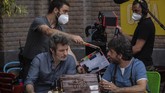 Industri Film di Spanyol Mulai Bangkit In this Thursday, June 18, 2020 photo, Spanish actors Jesus Olmedo, foreground left, and David Lorente, foreground right, at the