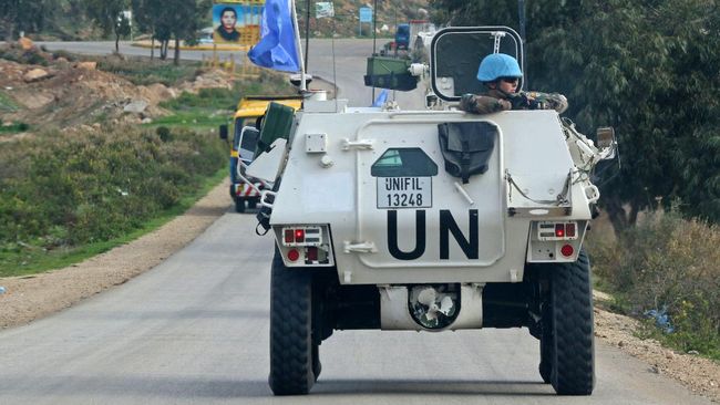 90 Anggota Pasukan Penjaga Perdamaian Libanon Positif Corona Sebanyak 90 anggota Pasukan Penjaga Perdamaian Perserikatan Bangsa-Bangsa di Libanon (UNIFIL) dilaporkan terjangkit Covid-19.