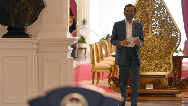 NasDem mengkritik Presiden Jokowi yang memfasilitasi pertemuan sejumlah ketua umum partai politik di Istana Negara, Jakarta.