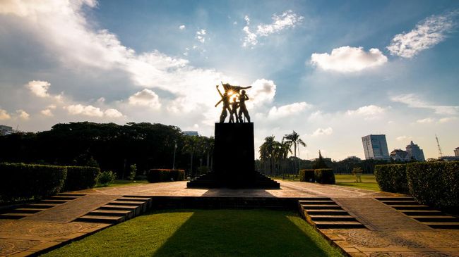 Statue at Monas area