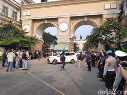 Rekonstruksi di Green Lake, Kelompok John Kei Ambil HT-Tabrak Satpam