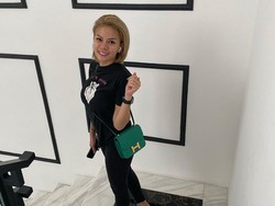 Rayakan Hari Tanpa Bra, Nikita Mirzani Mandi Bareng Dinar Candy