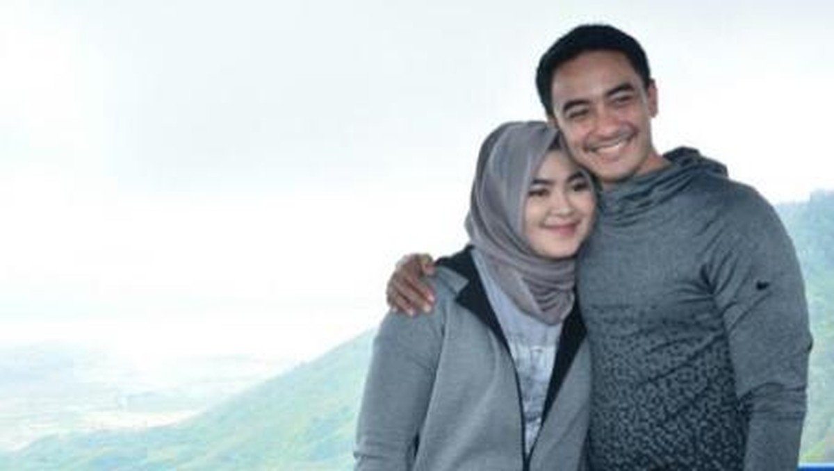 Sherrin Tharia dan Zumi Zola